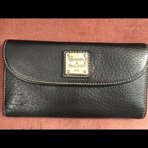 Dooney & Bourke Bags - Dooney & Bourke Black Leather Wallet Dooney & Bourke Bags - Dooney & Bourke Black Leather Wallet